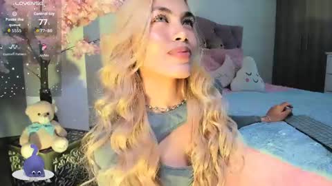 ... Independent model online show from 07/04/26, 04:40