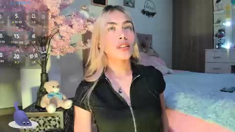 ... Independent model online show from 07/26/26, 11:33