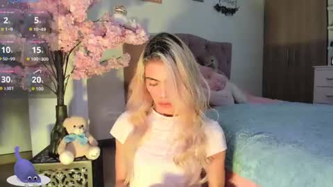 ... Independent model online show from 07/30/26, 11:59