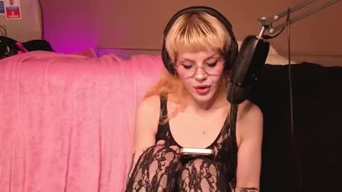 Tacodeluxe online show from 12/17/25, 06:36