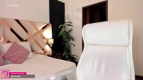 Fernanda Davila online show from 04/13/26, 11:21