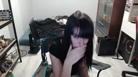 Snapshot of missthon chatting on 02/05/25, 10:01 missthon online show from 02/05/25, 10:01