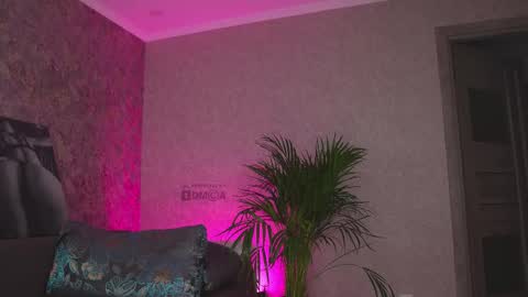 Snapshot of misstics_ chatting on 09/14/25, 04:11 Eva online show from 09/14/25, 04:11