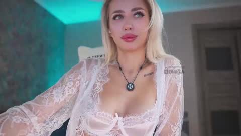 Snapshot of misstics_ chatting on 10/12/25, 12:20 Eva online show from 10/12/25, 12:20