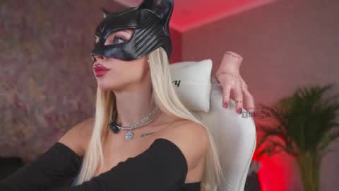 Snapshot of misstics_ chatting on 10/30/25, 10:54 Eva online show from 10/30/25, 10:54