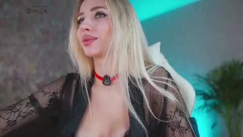 Snapshot of misstics_ chatting on 11/29/25, 06:16 Eva online show from 11/29/25, 06:16