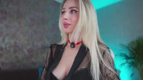 Snapshot of misstics_ chatting on 11/30/25, 12:36 Eva online show from 11/30/25, 12:36