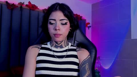 Snapshot of misstomie_ chatting on 12/19/24, 12:56 Tomiehelp me get to 100 thumbs up online show from 12/19/24, 12:56