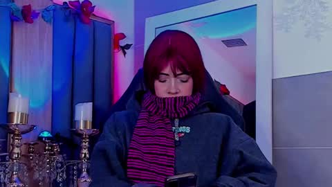 Snapshot of misstomie_ chatting on 02/13/25, 04:07 Tomiehelp me get to 100 thumbs up online show from 02/13/25, 04:07
