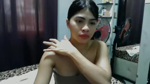 Snapshot of missunknownxoxo chatting on 06/13/26, 03:15 sofia online show from 06/13/26, 03:15