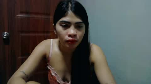 Snapshot of missunknownxoxo chatting on 06/17/26, 02:36 sofia online show from 06/17/26, 02:36