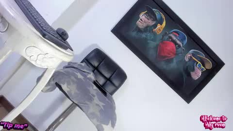 missvalensofi online show from 12/30/24, 10:45