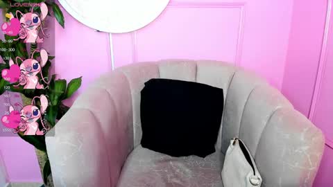 missvalery1 online show from 02/17/25, 10:25