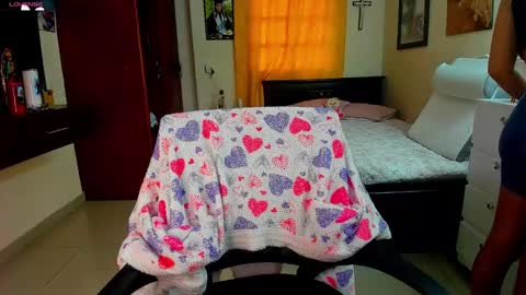 missvalery1 online show from 09/12/25, 08:53