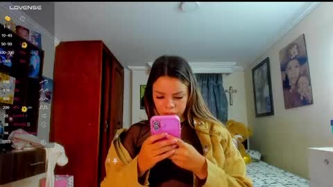 missvalery1 online show from 04/29/26, 10:38