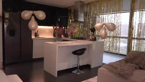 Snapshot of missvalery_1 chatting on 06/25/26, 01:04 OF online show from 06/25/26, 01:04