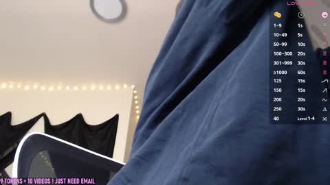 Snapshot of missvanessajune chatting on 03/03/25, 07:17 V Nessa online show from 03/03/25, 07:17