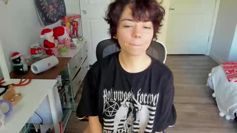 Snapshot of missvanessajune chatting on 11/30/25, 08:35 V Nessa online show from 11/30/25, 08:35