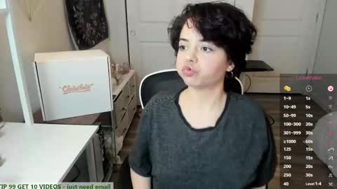 Snapshot of missvanessajune chatting on 01/17/26, 04:39 V Nessa online show from 01/17/26, 04:39