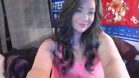 Snapshot of missvelvetvibes chatting on 04/25/26, 06:49 MIssVelvetVibes online show from 04/25/26, 06:49