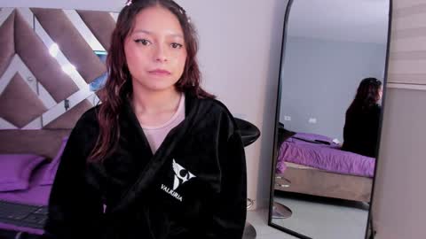 Snapshot of missy_davis chatting on 02/04/25, 01:45 Miss online show from 02/04/25, 01:45