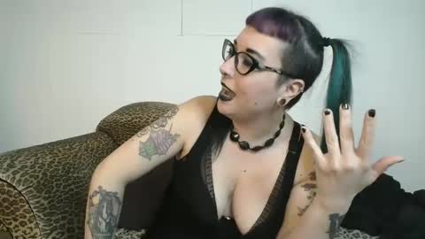 Snapshot of missy_dee chatting on 02/05/25, 06:02 Missy Dee online show from 02/05/25, 06:02