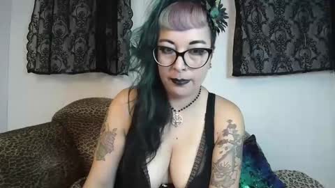 Snapshot of missy_dee chatting on 09/30/25, 10:15 Missy Dee online show from 09/30/25, 10:15