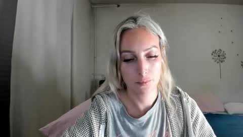 Snapshot of missy_matrix chatting on 10/15/25, 06:19 Missy matrix online show from 10/15/25, 06:19