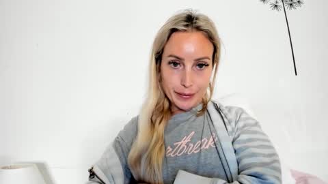 Snapshot of missy_matrix chatting on 11/03/25, 09:05 Missy matrix online show from 11/03/25, 09:05