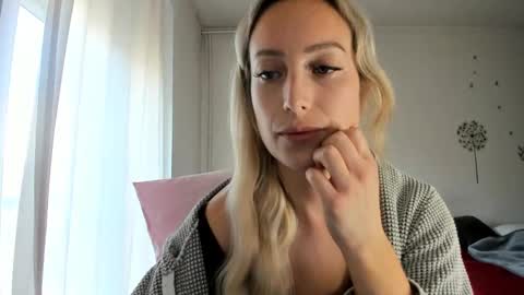 Snapshot of missy_matrix chatting on 11/06/25, 10:05 Missy matrix online show from 11/06/25, 10:05