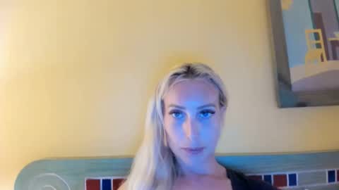 Snapshot of missy_matrix chatting on 11/22/25, 05:01 Missy matrix online show from 11/22/25, 05:01