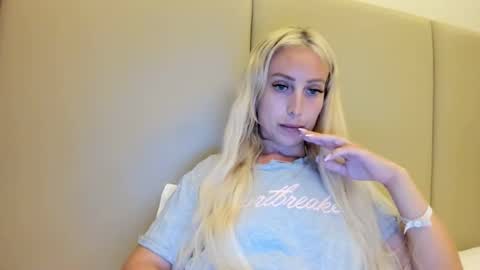 Snapshot of missy_matrix chatting on 11/25/25, 05:24 Missy matrix online show from 11/25/25, 05:24