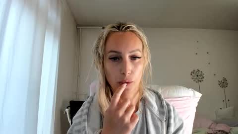 Snapshot of missy_matrix chatting on 12/04/25, 11:19 Missy matrix online show from 12/04/25, 11:19