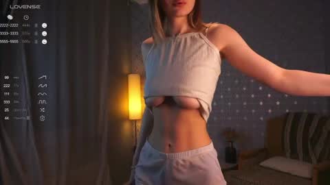 Mia online show from 04/28/26, 07:19