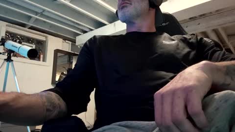 Snapshot of mister_bigg_dick chatting on 01/03/25, 06:11 AJ online show from 01/03/25, 06:11
