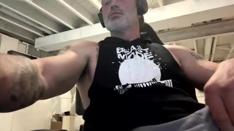 Snapshot of mister_bigg_dick chatting on 01/28/25, 04:50 AJ online show from 01/28/25, 04:50