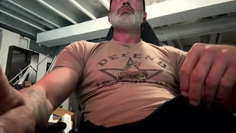 Snapshot of mister_bigg_dick chatting on 10/17/25, 02:04 AJ online show from 10/17/25, 02:04