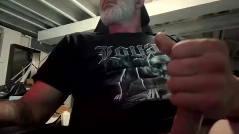 Snapshot of mister_bigg_dick chatting on 10/29/25, 01:30 AJ online show from 10/29/25, 01:30