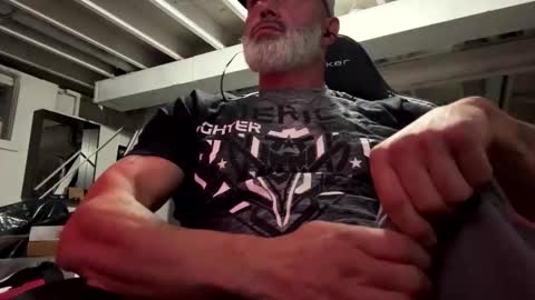 Snapshot of mister_bigg_dick chatting on 11/13/25, 03:16 AJ online show from 11/13/25, 03:16