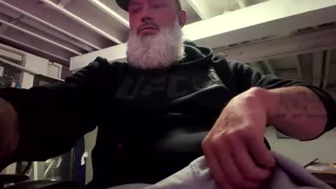 Snapshot of mister_bigg_dick chatting on 05/13/26, 04:32 AJ online show from 05/13/26, 04:32
