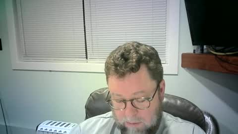 Snapshot of mister_happy567 chatting on 02/01/25, 06:32 Mr. Happy online show from 02/01/25, 06:32