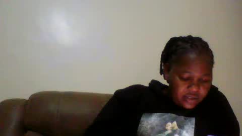 Snapshot of misticmoment chatting on 06/19/26, 04:22 misticmoment online show from 06/19/26, 04:22
