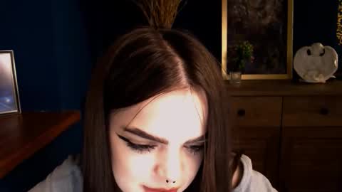 Snapshot of misticwave chatting on 11/27/25, 05:26 Ines online show from 11/27/25, 05:26