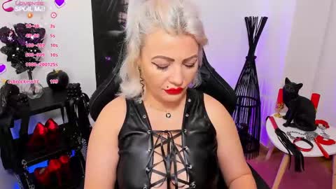 Snapshot of mistress_catsnow chatting on 01/23/25, 01:24 Miss CatSnow online show from 01/23/25, 01:24