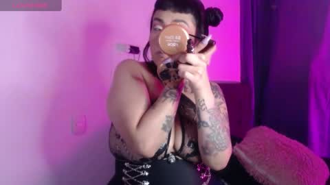 Snapshot of mistress_ditta2 chatting on 02/13/25, 06:52 online show from 02/13/25, 06:52