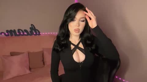 Mia online show from 10/25/25, 09:20