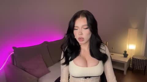 Mia online show from 11/30/25, 07:40