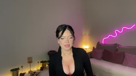 Snapshot of mistress_of_hearts chatting on 05/16/26, 07:45 Mia online show from 05/16/26, 07:45