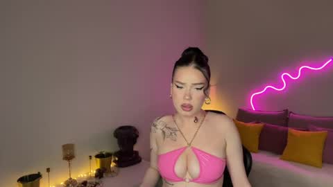 Snapshot of mistress_of_hearts chatting on 05/24/26, 07:30 Mia online show from 05/24/26, 07:30