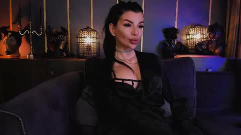 Elenia online show from 03/01/25, 08:45